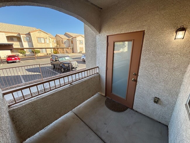 Building Photo - Modern 2bed/1.5bath  Condo nestled in a great area!