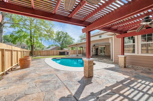 Building Photo - 12418 Mill Ridge Dr