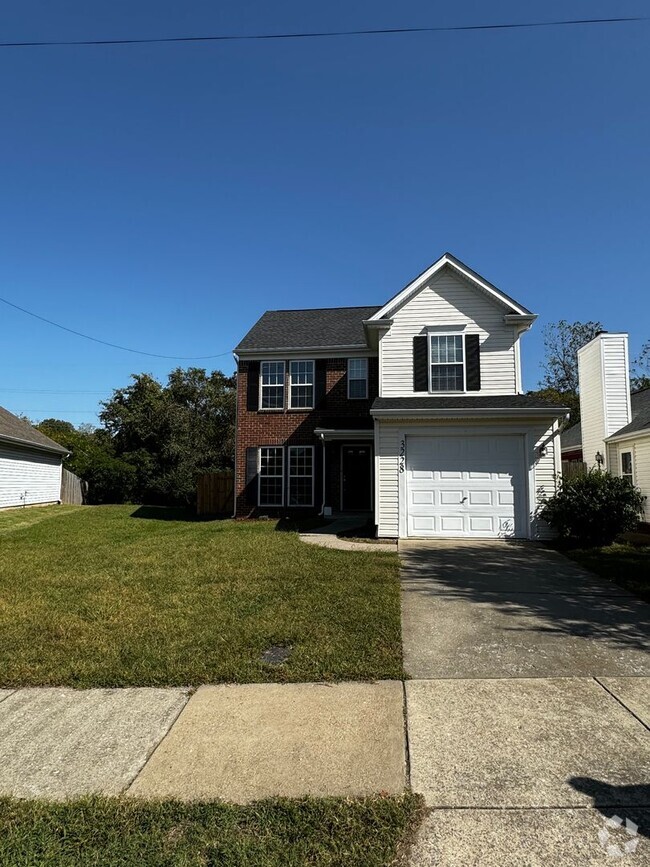 Building Photo - Newly renovated 3 bed/ 2.5 bath near Nasvh...