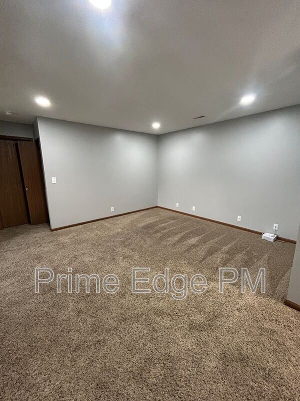 Building Photo - 4621 Prescott Ave