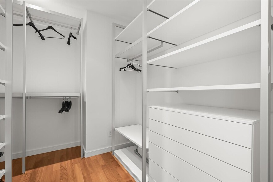 Building Photo - 100 Harborview Dr