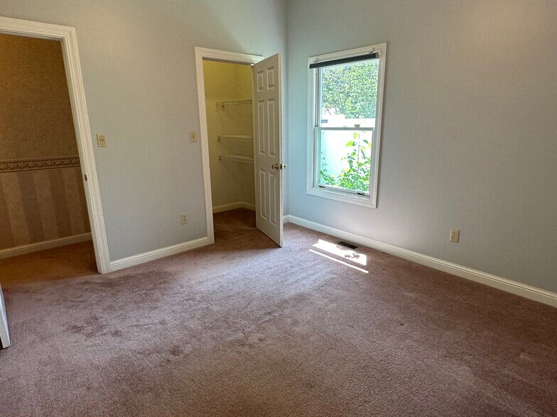 Building Photo - 4 Grayson Ridge Dr
