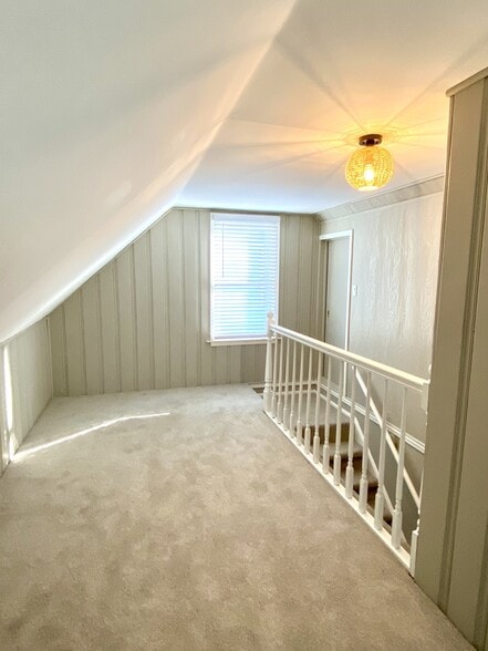 Building Photo - 1316 N Vermont Ave