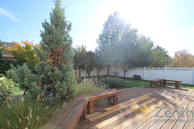 Building Photo - 7205 NE 159th Ave