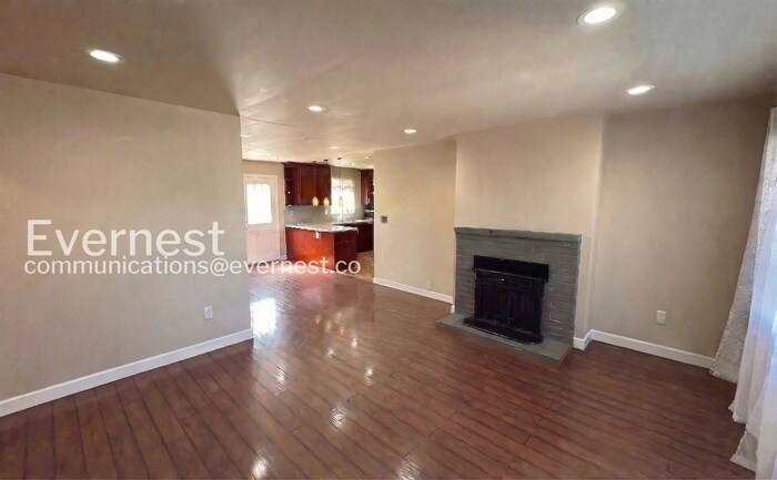 Building Photo - 1936 Shoreview Ave