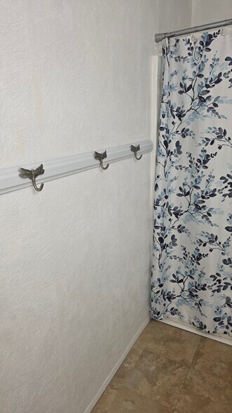 Building Photo - 5990 Dandridge Ln