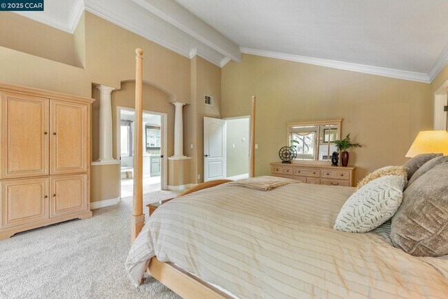 Building Photo - 668 Sun Tree Ct