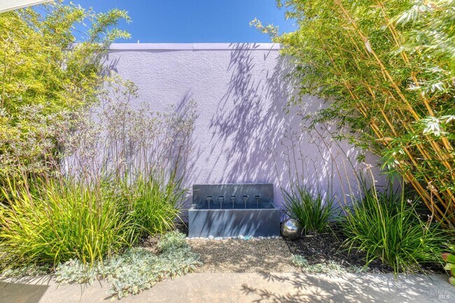 Building Photo - 1704 San Anselmo Ave