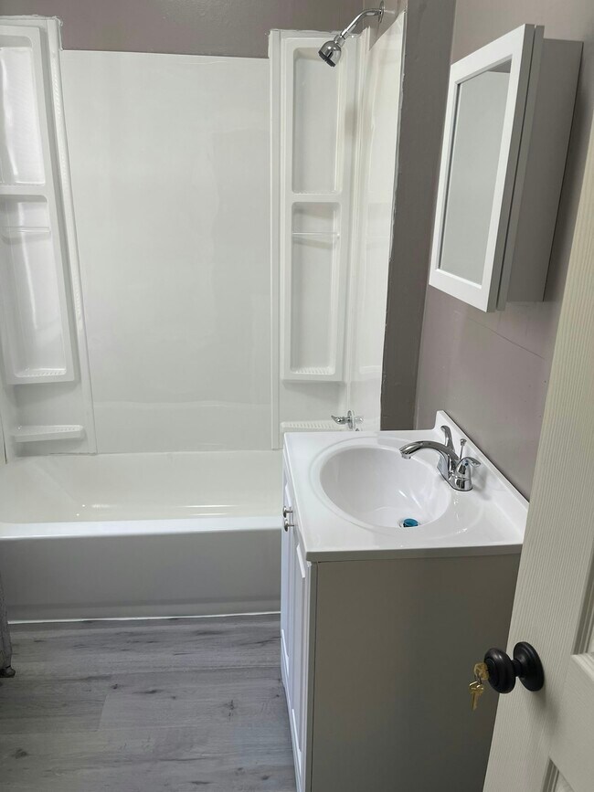 Building Photo - 6437 N Broad St