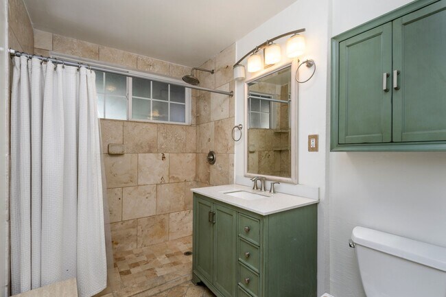 Building Photo - b10436