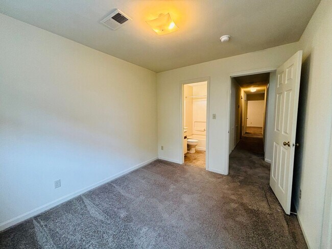 Building Photo - 403 Berryfield Ln