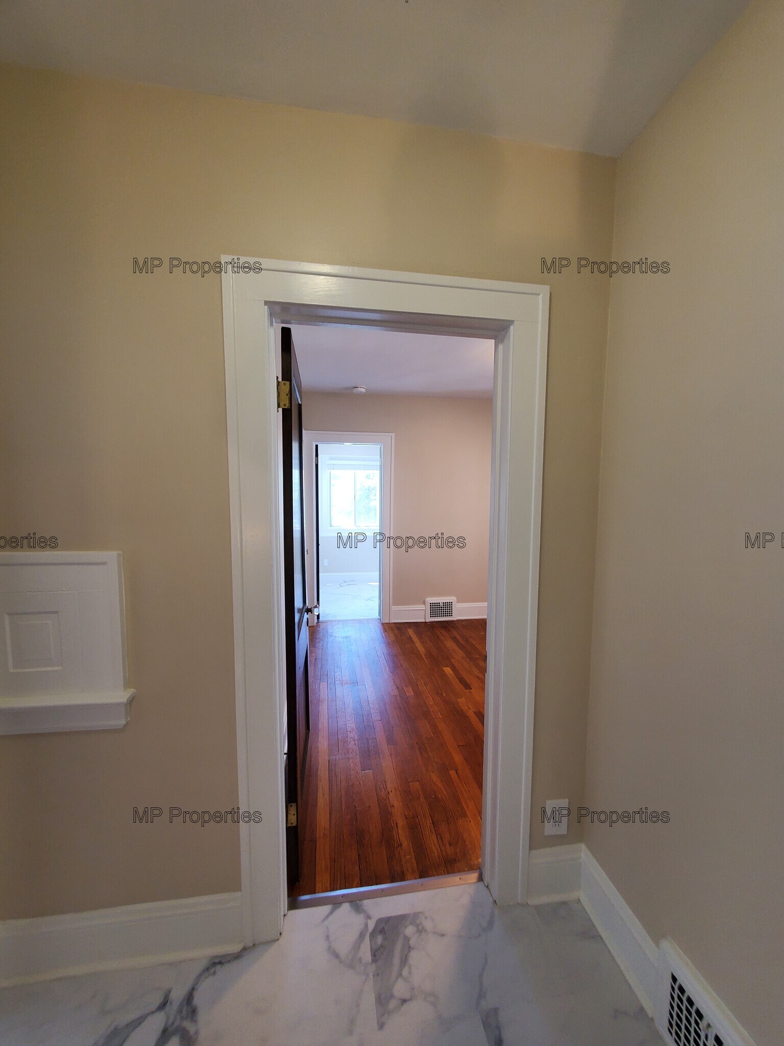 Building Photo - 1302 Hathaway Ave