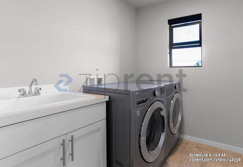Building Photo - 32830 Madrona Ave SE