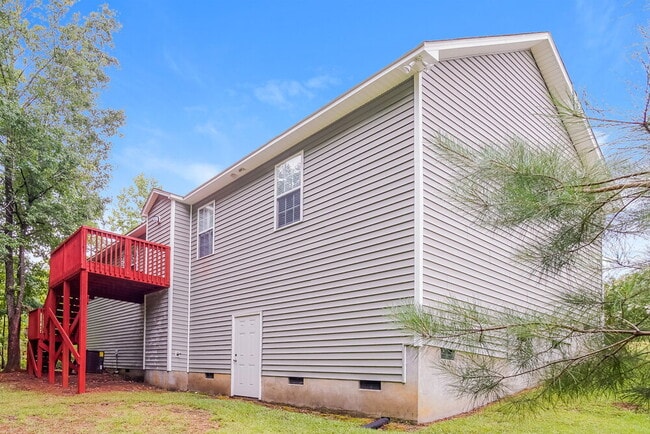 Building Photo - 145 Lynn Dr