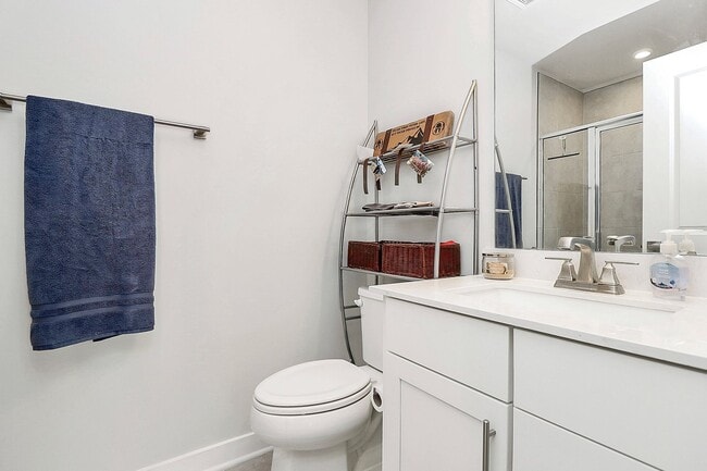 Building Photo - Townhome in the heart of Charlotte!