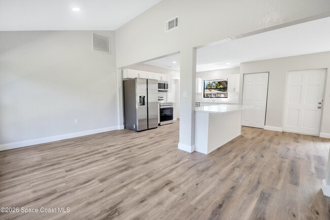 Building Photo - 644 Nida Dr