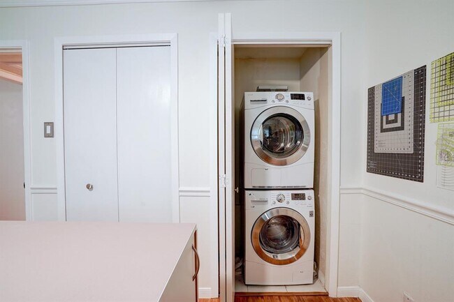 Building Photo - 7920 Rockwood Ln