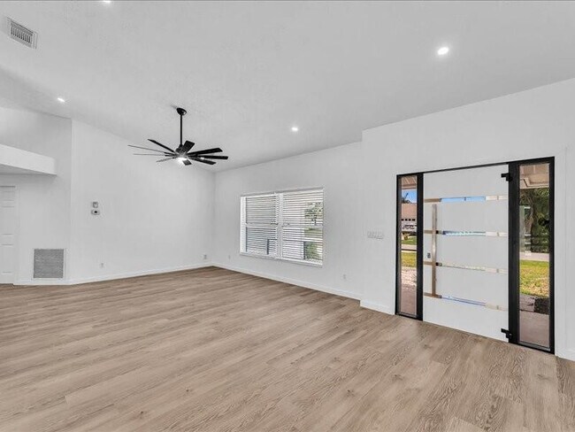 Building Photo - 2928 SE Bella Rd