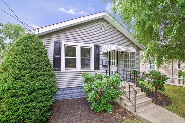 Primary Photo - 1369 Tonawanda Ave