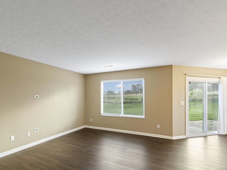 Building Photo - 5877 Hayden Dr