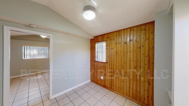 Building Photo - 300 N Church St