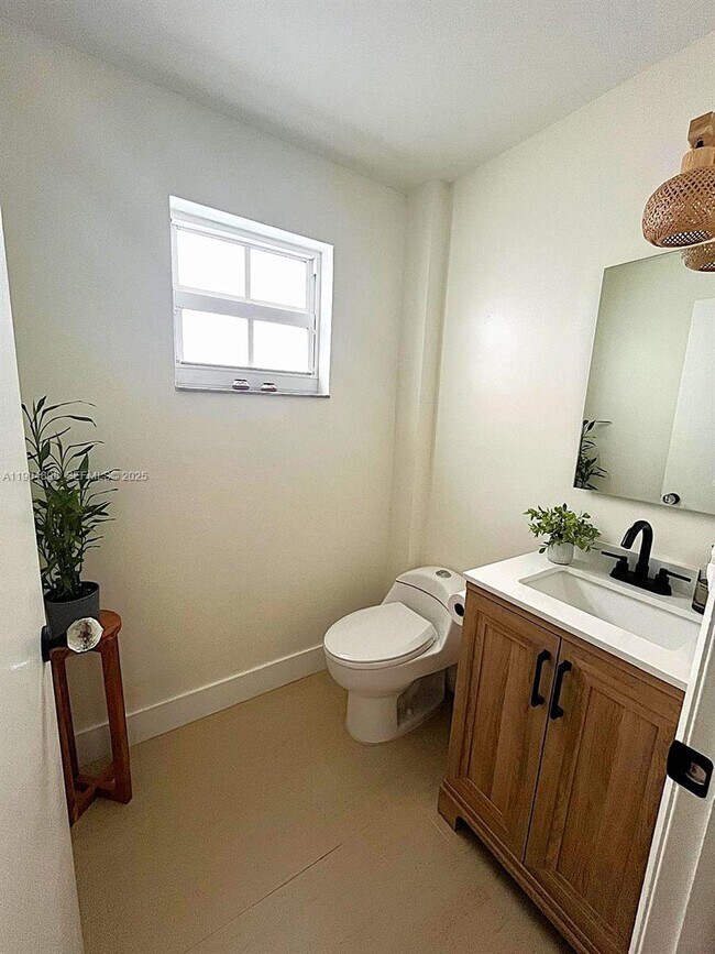 Building Photo - 14305 SW 57th Ln