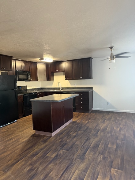 Building Photo - 903 SW 185th Ave