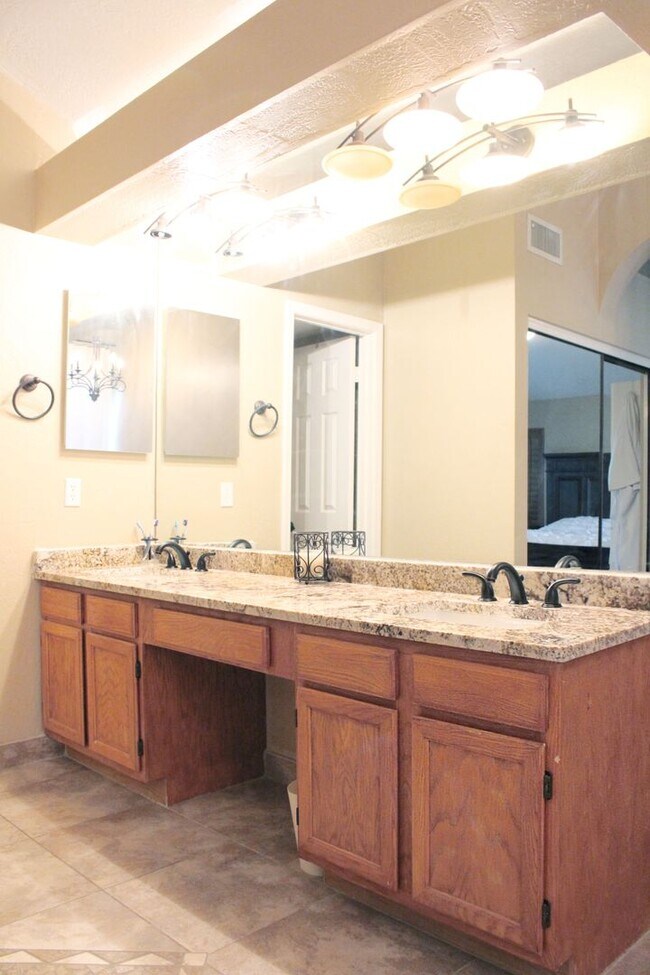 Building Photo - Mesa Gem with Pool for Rent!