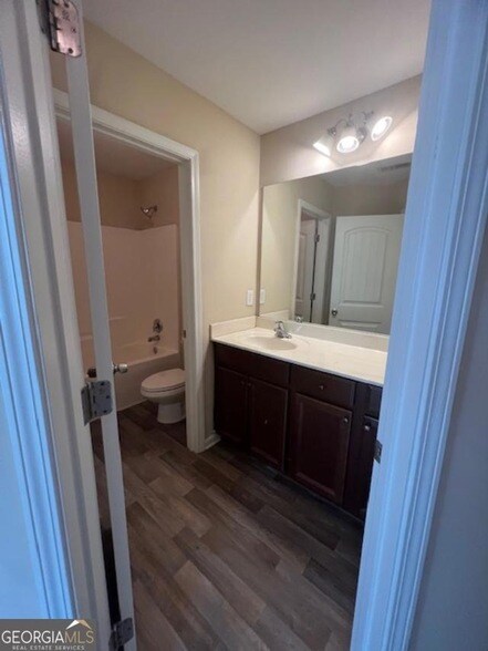 Building Photo - 2918 Hillside Pl