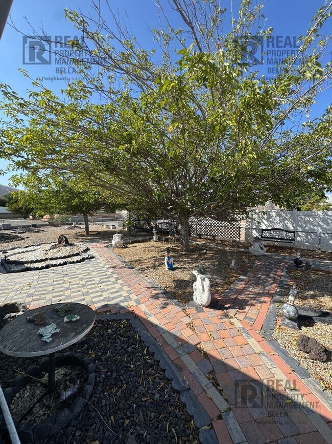 Building Photo - 55+ Community Gem: Open Floor Plan, Large Backyard & Clubhouse Amenities