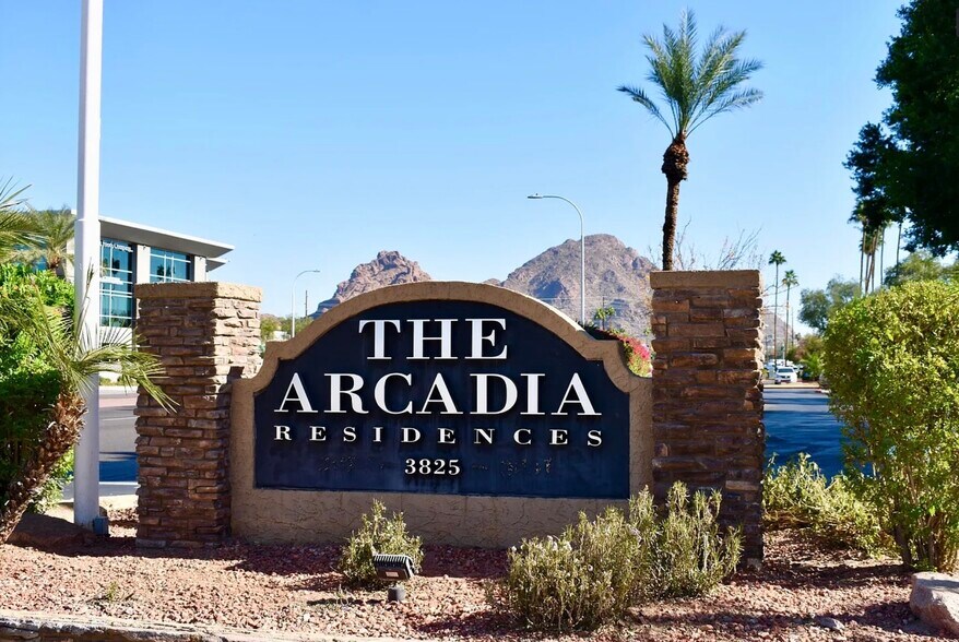 Building Photo - 3825 E Camelback Rd