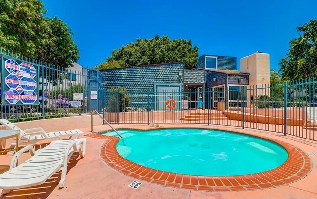 Building Photo - 3238 Ashford St