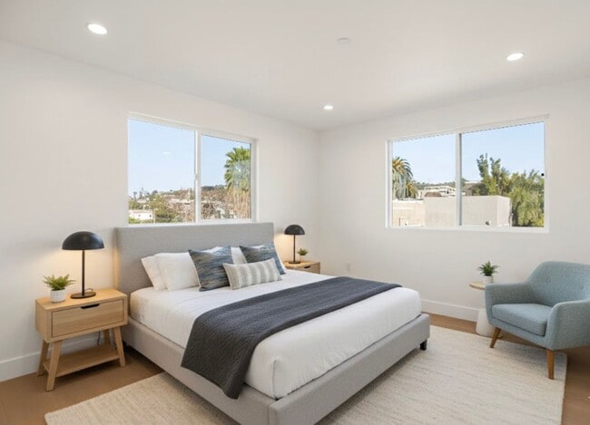 Building Photo - 828 N Detroit St