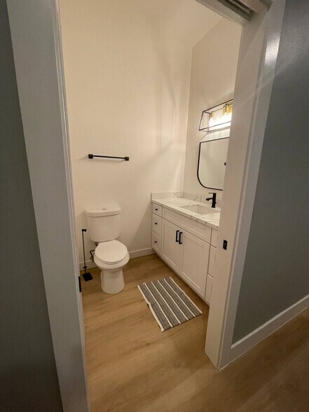 Building Photo - 198 Vía Del Sol