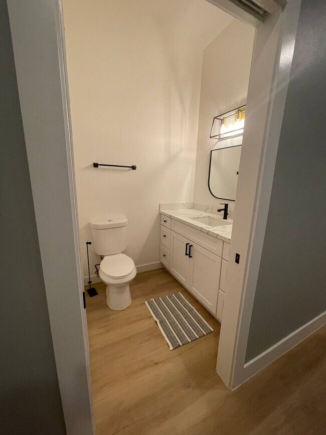 Building Photo - 198 Vía Del Sol