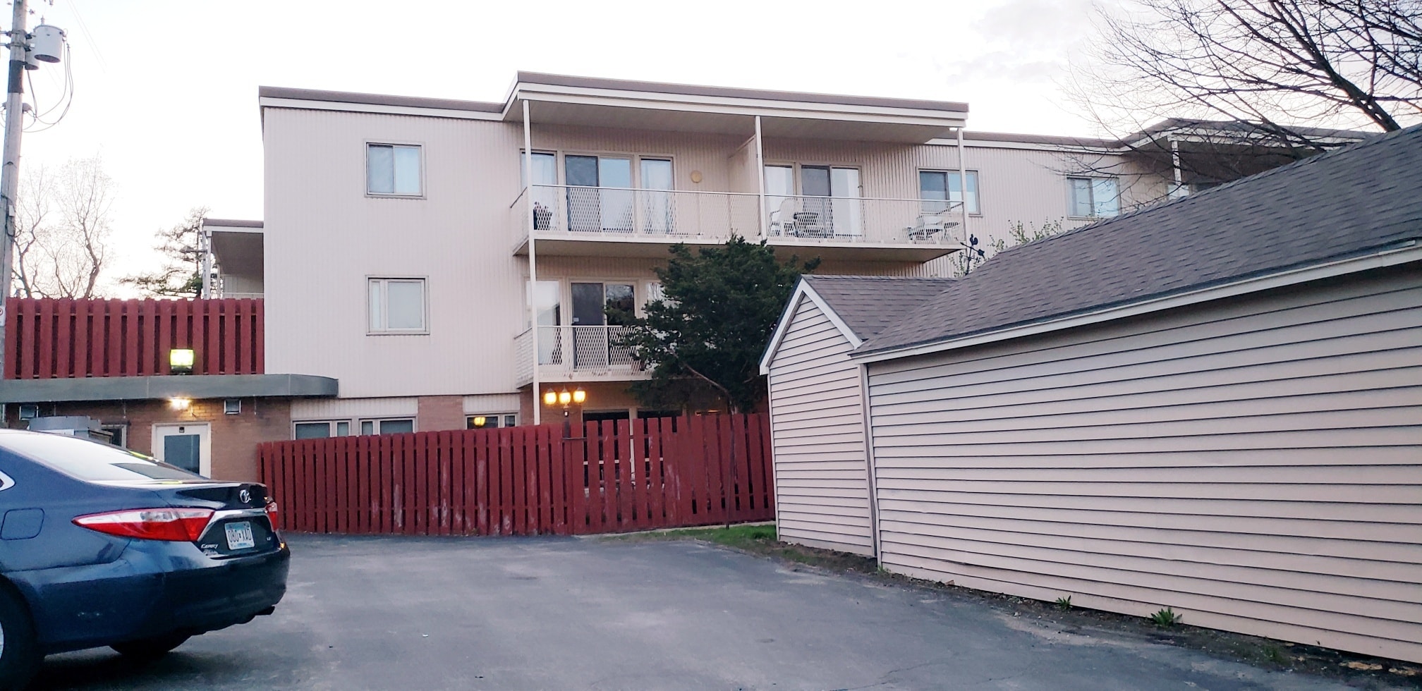 Back Lot - 410 6th Ave SW