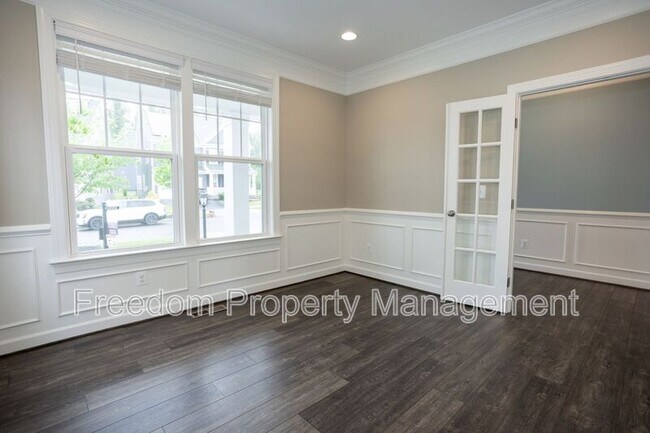 Building Photo - 2425 Morgans Point Dr