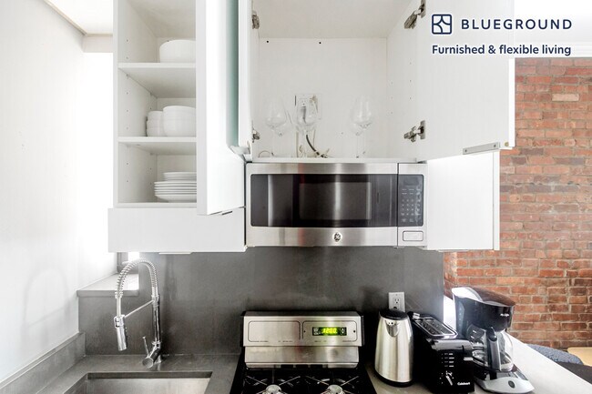 Building Photo - 246 Mott St