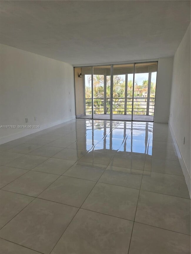 Building Photo - 1351 NE 191st St