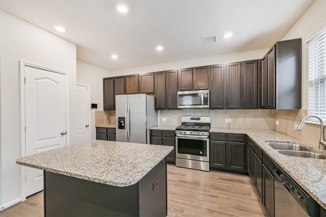 Building Photo - 2036 Elkington Cir