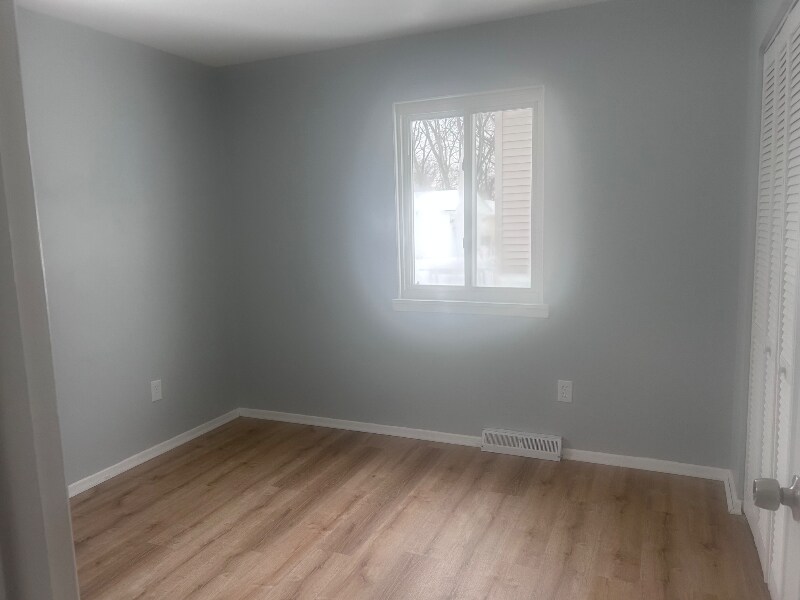 Building Photo - 4655 E 175th St