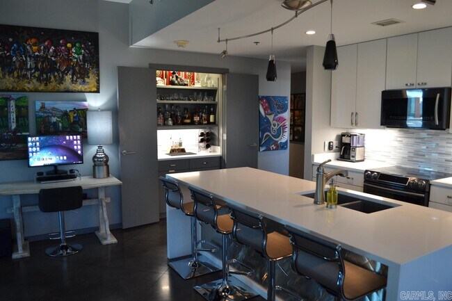 Building Photo - 315 Rock St