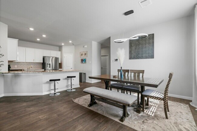 Building Photo - 212 Apache Plum Dr