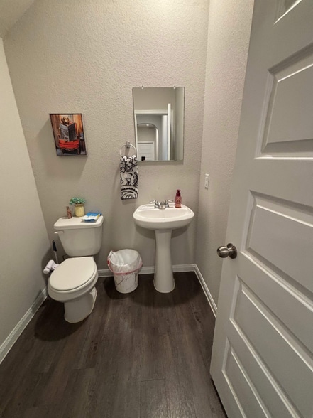 Building Photo - 14031 Chinook Dr