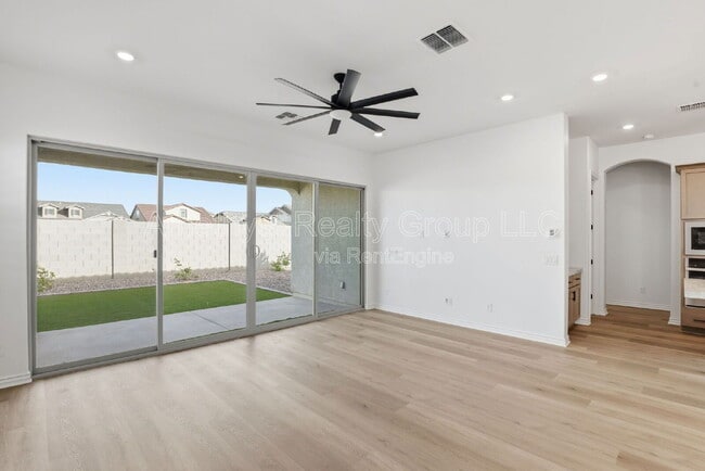 Building Photo - 15660 W Pershing St