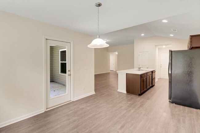 Building Photo - Hartford - Statesboro 3 Bed 2 Bath - Arbor Floor Plan