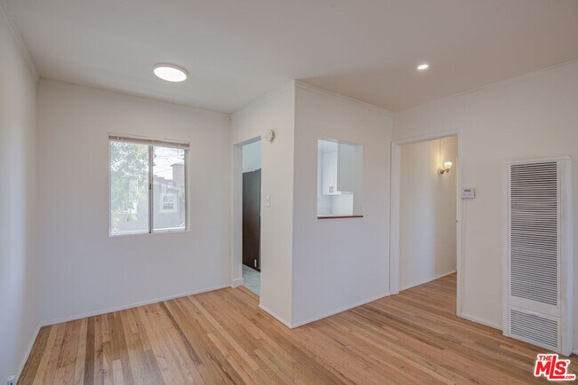 Building Photo - 2710 Bellevue Ave