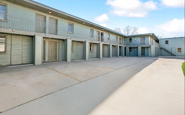 Building Photo - Studio Apartment in Central City
