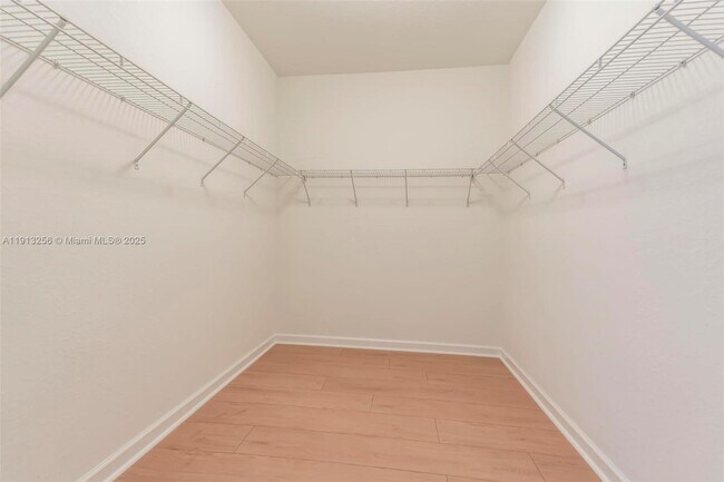 Building Photo - 9583 Town Parc Cir N