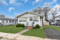 Building Photo - 1232 Pine Tree Way